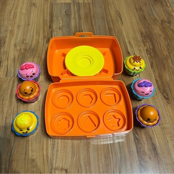 Tomy Toomies Shake and Sort Cupcake Shape Sorter‎ Toddler Toy With Rattle Sounds - Picture 3 of 8